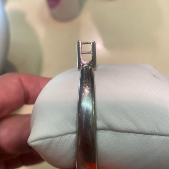 ♥️ (SOLD) ♥️ Women’s Gucci Watch Silver and Black 1400 L - Picture 12 of 15